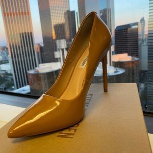 Steve Madden Nude heels